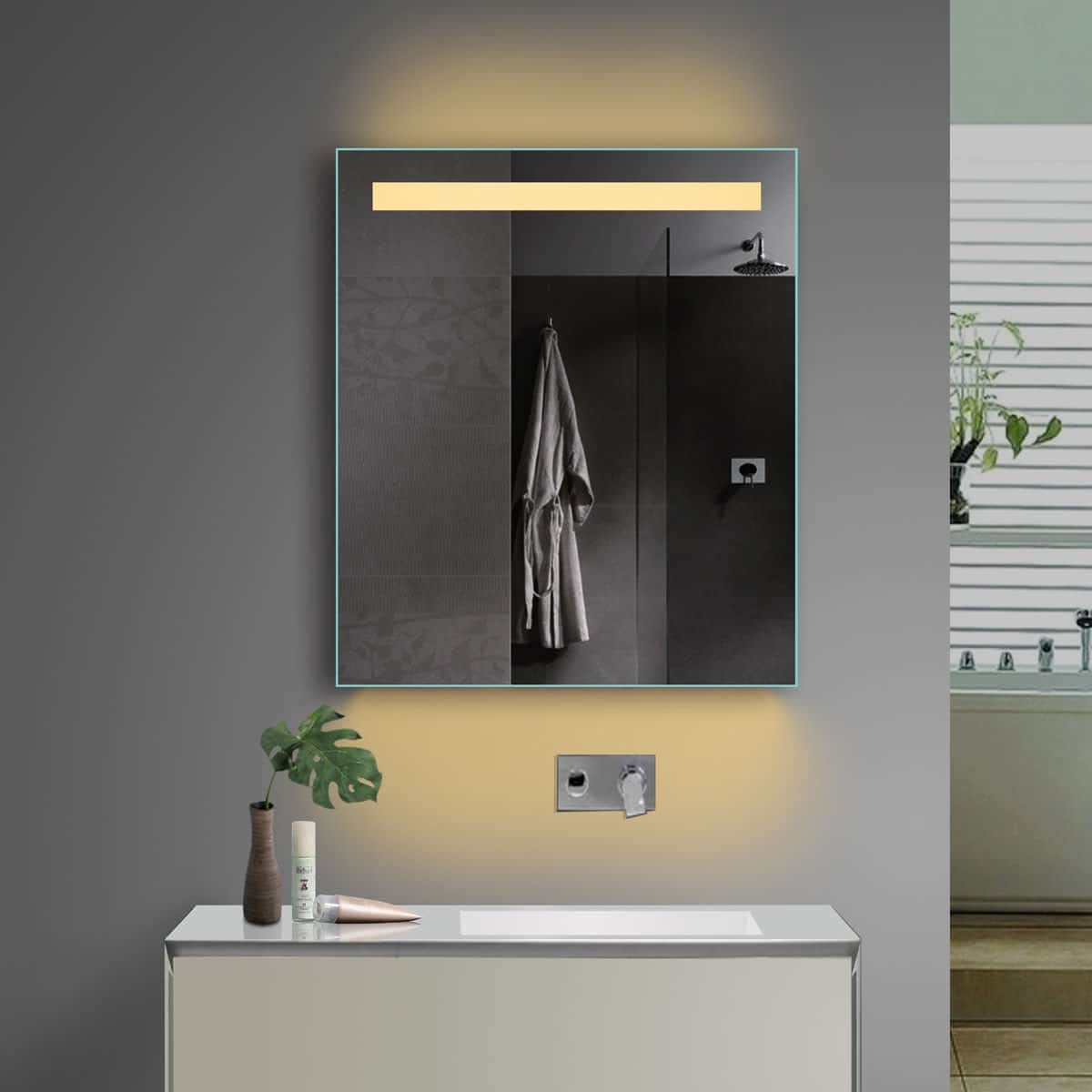 Badkamerspiegel met LED stopcontact 60x70 - Designspiegels