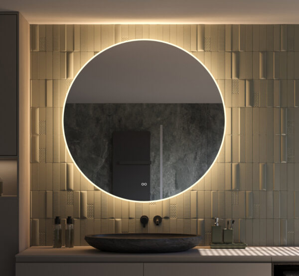 Ronde design spiegel met een diameter van 120 cm en van alle gemakken voorzien: dimbare verlichting, spiegelverwarming en instelbare lichtkleur