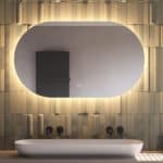 Deze trendy ovale badkamer spiegel is van alle gemakken voorzien, zoals: ambient verlichting, spiegelverwarming, dimfunctie en instelbare lichtkleur