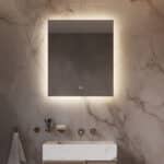 Stijlvolle design spiegel welke van alle gemakken is voorzien: dimbare verlichting, spiegelverwarming en instelbare lichtkleur